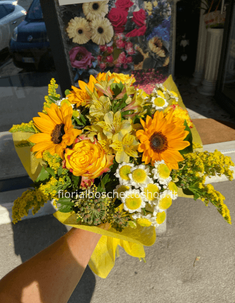 Bouquet assortito con girasoli